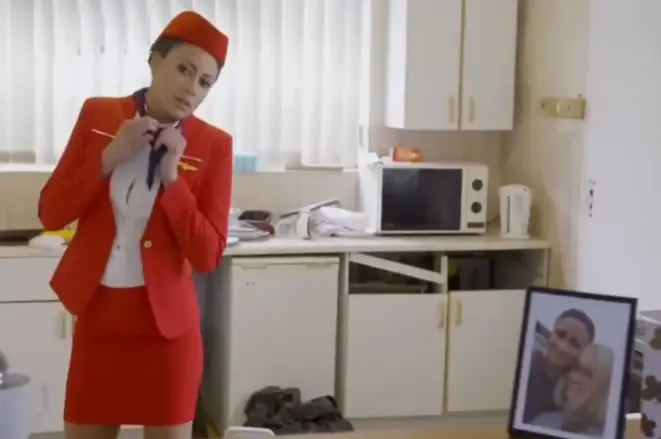 《法国空姐》相关资源图片